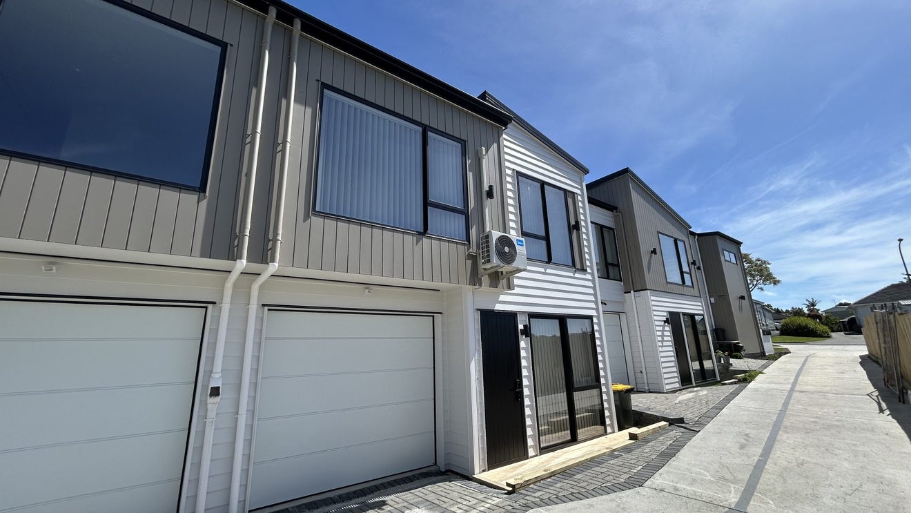 3/59 Howe Street, Howick, Auckland - Carousel 1