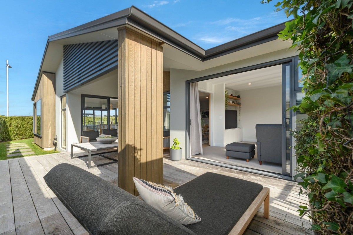 1 Tuaia Street, Pyes Pa, Tauranga - Carousel 1