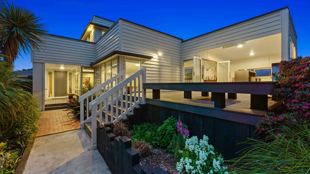 22 Manly Street, Paraparaumu Beach, Paraparaumu - Carousel 1