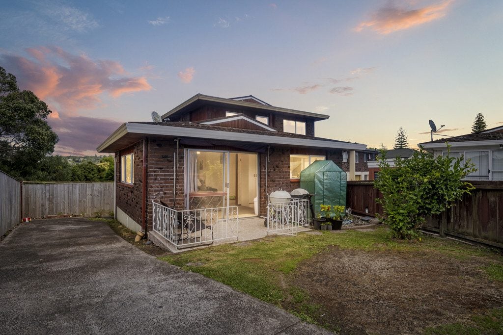 29 Faith Bullock Place, New Lynn, Auckland - Carousel 2