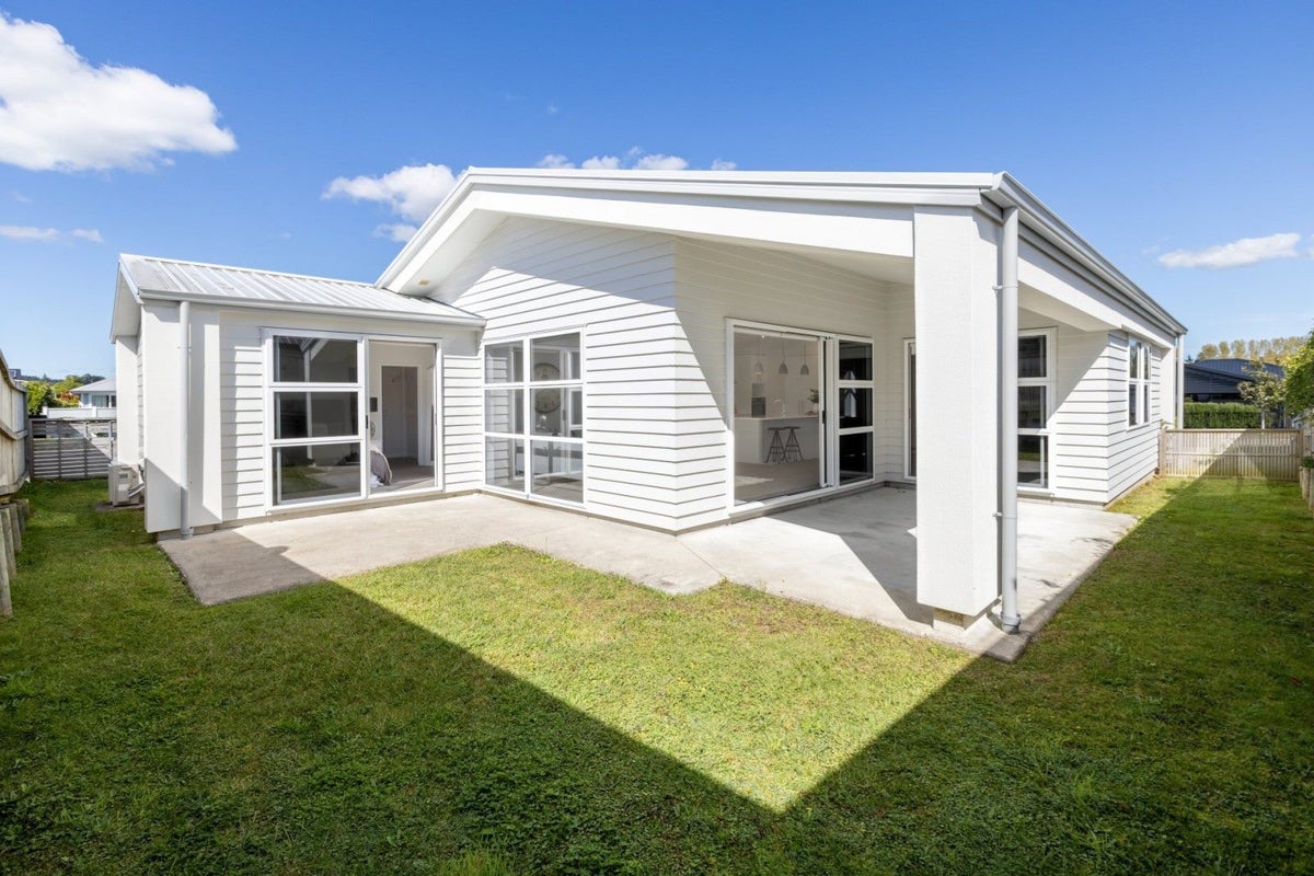 2 Tuaia Street, Pyes Pa, Tauranga - Carousel 1