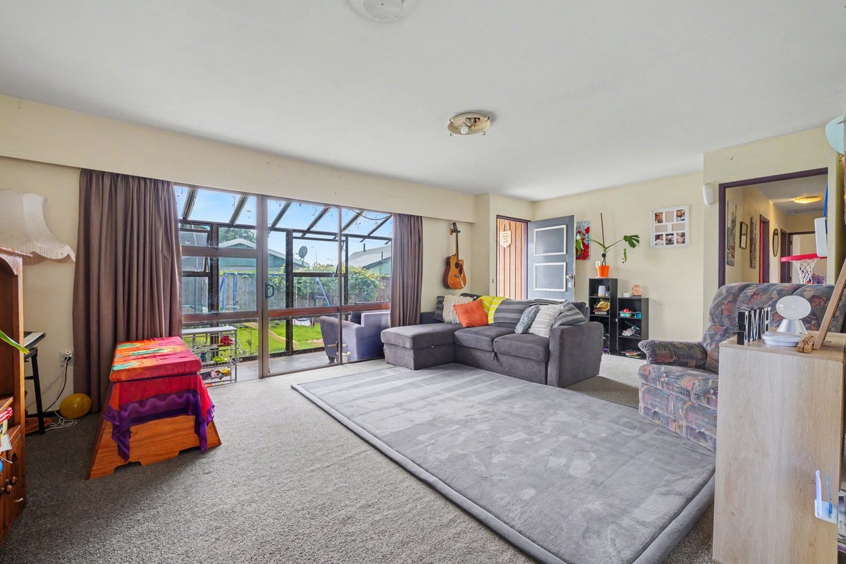 2/119A Prestons Road, Redwood, Christchurch - Carousel 1