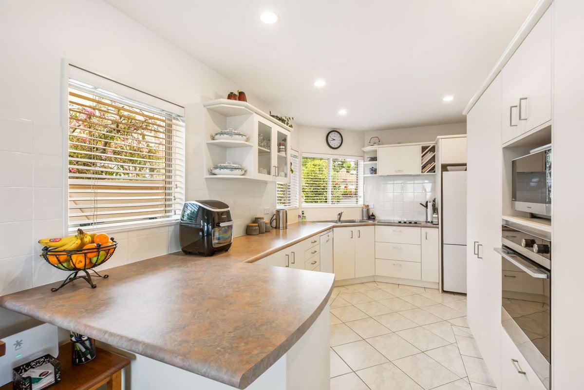 120 Awaroa Road, Sunnyvale, Auckland - Carousel 13