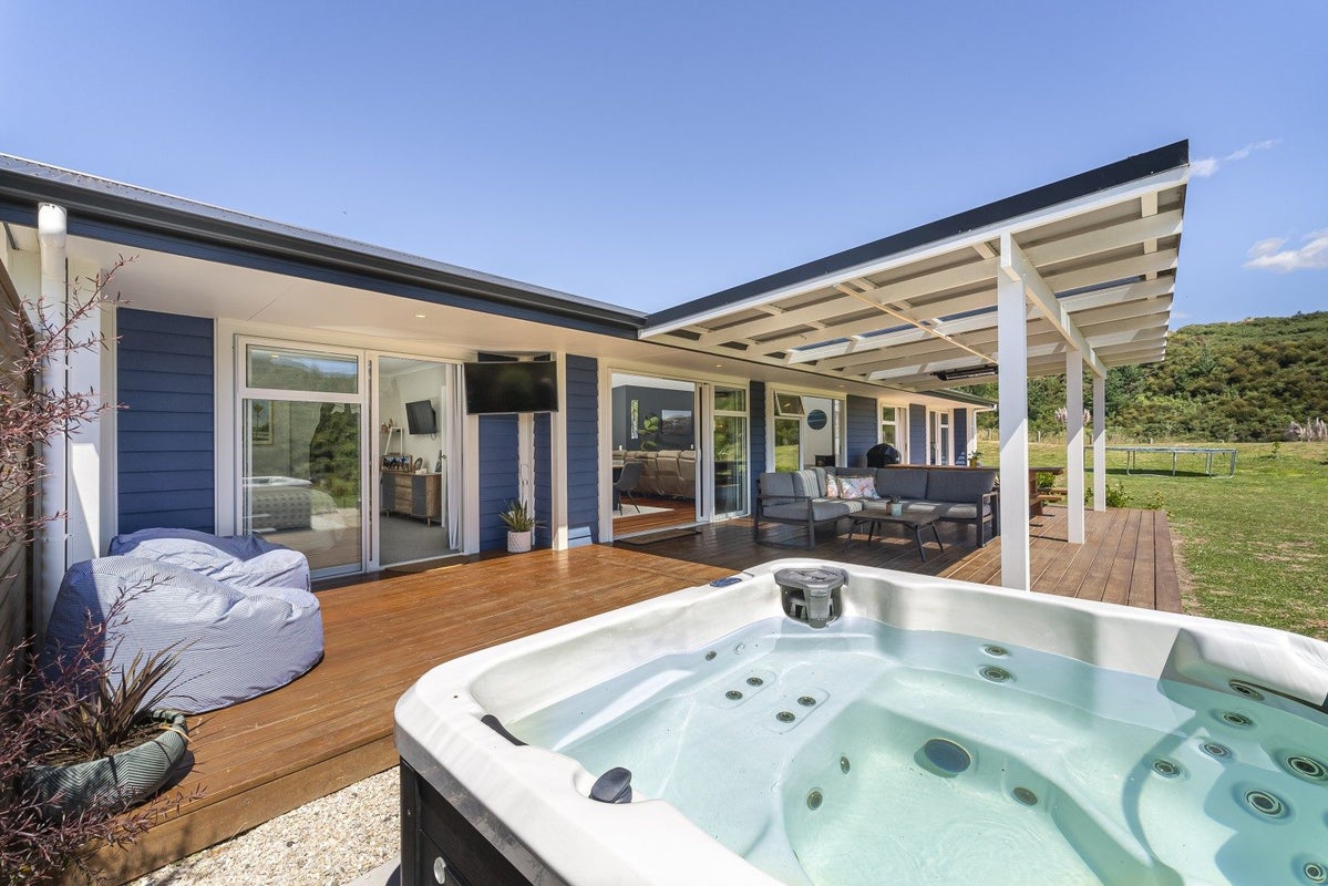 230 Stringer Road, Upper Moutere - Carousel 21