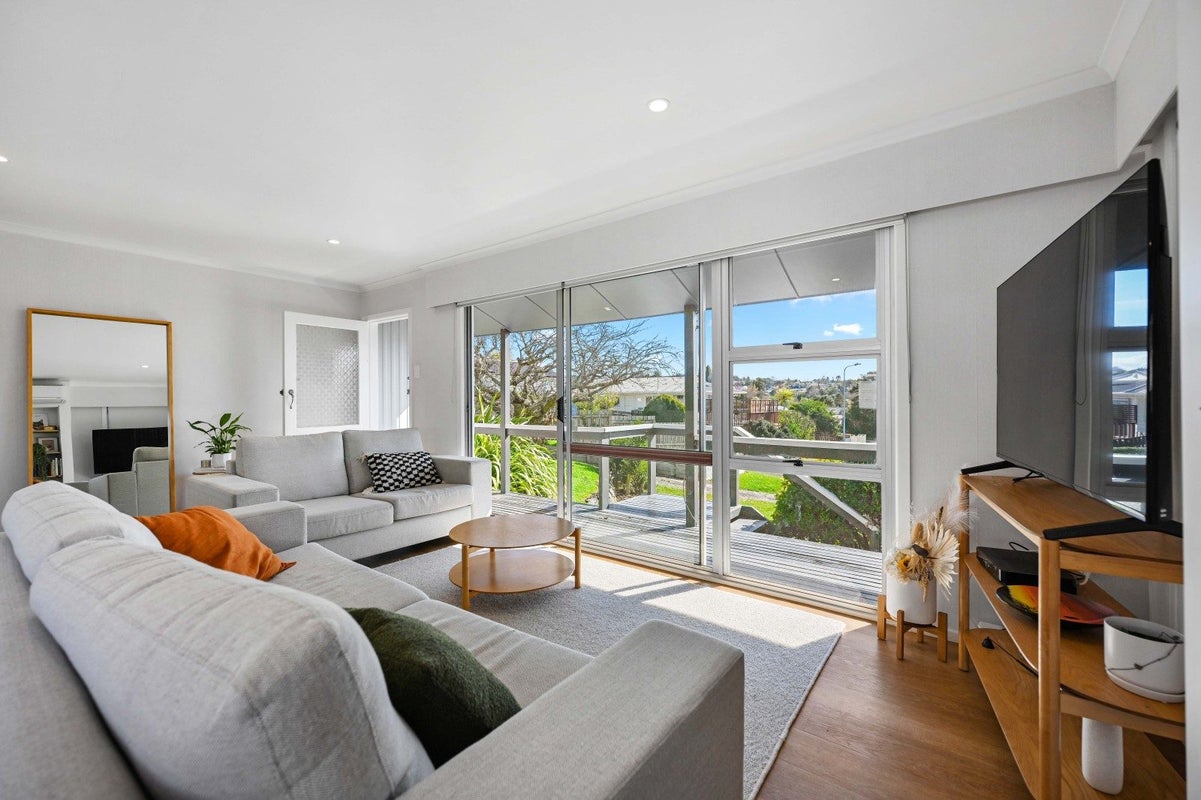 12 Edith Place, Dinsdale, Hamilton - Carousel 2