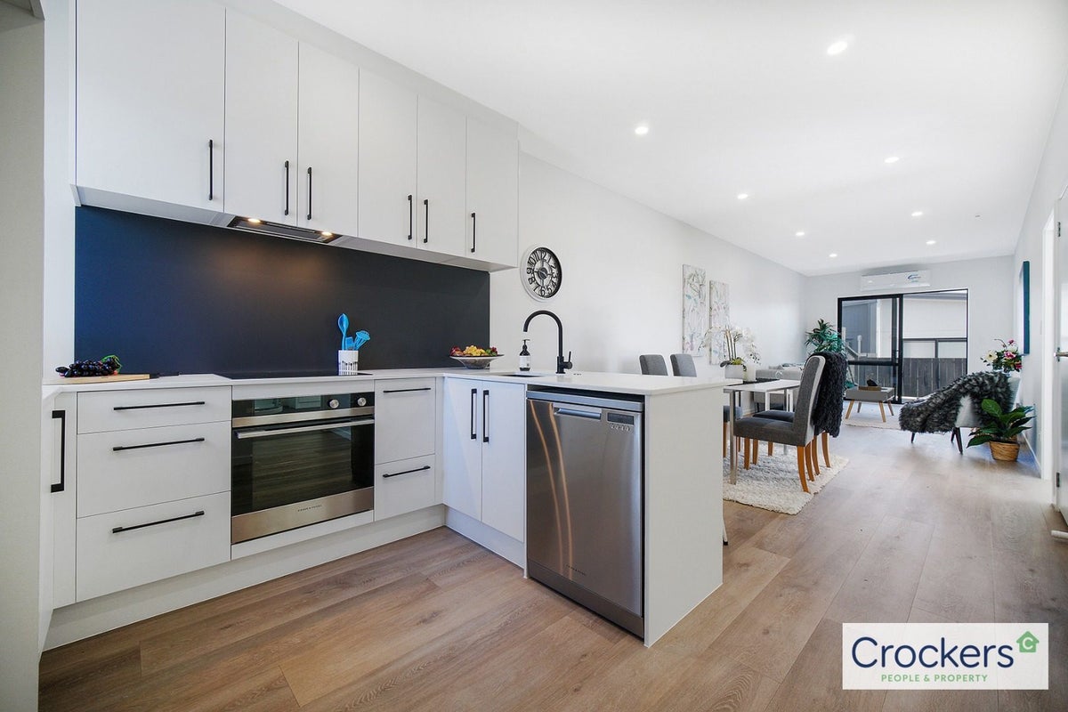 27 Olearia Street, Totara Park, Auckland - Carousel 2