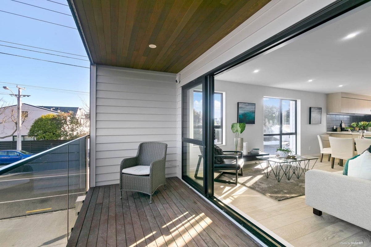 1/864 Mount Eden Road, Three Kings, Auckland - Carousel 1