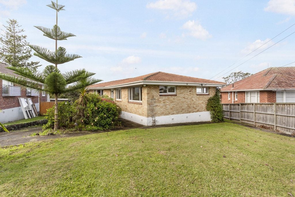 28 Silverton Avenue, Wai o Taiki Bay, Auckland - Carousel 1