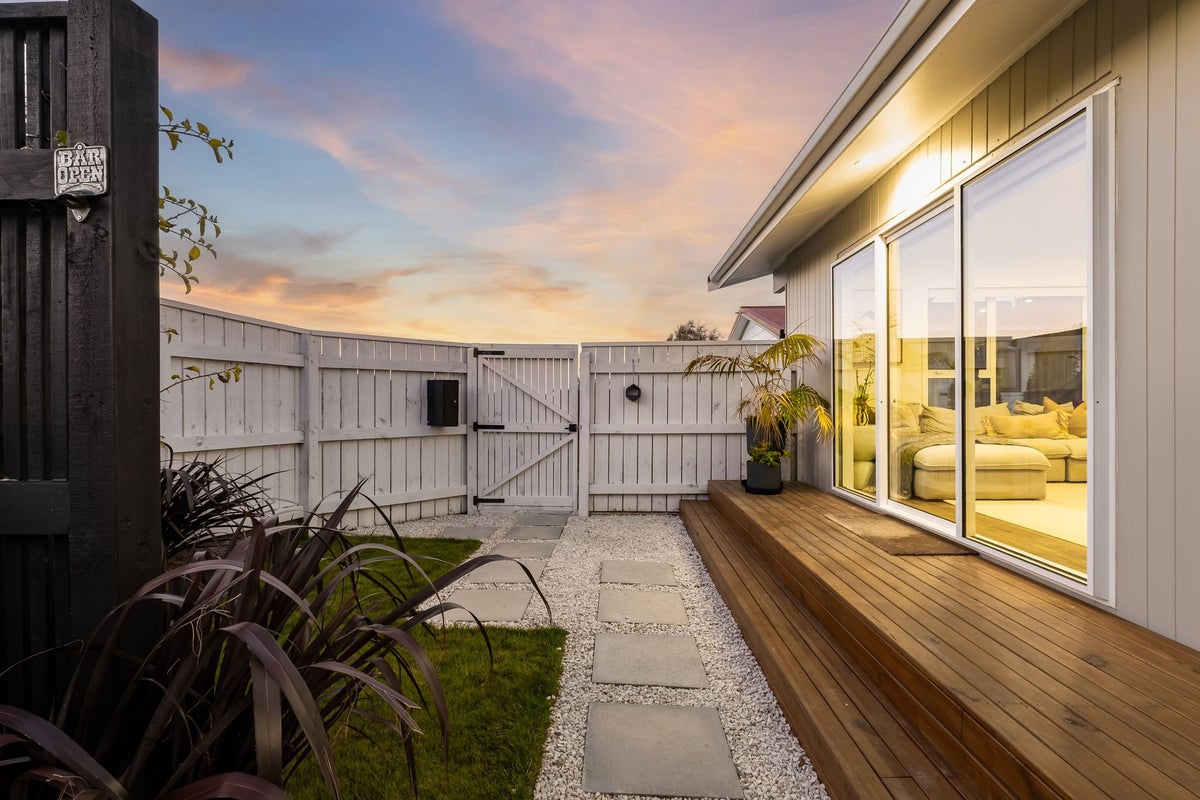 11 Parkinson Close, Whitby, Porirua - Carousel 41