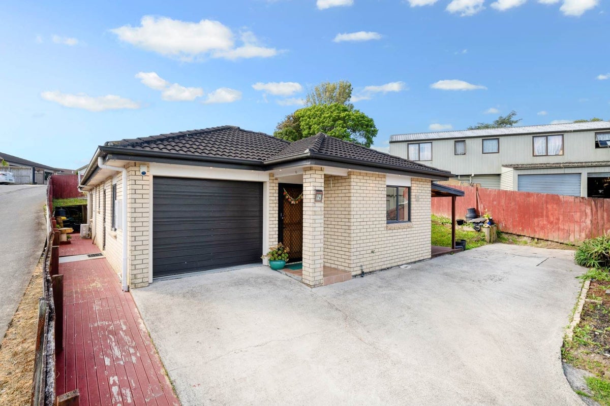 94 Robert Skelton Place, Clendon Park, Auckland - Carousel 2