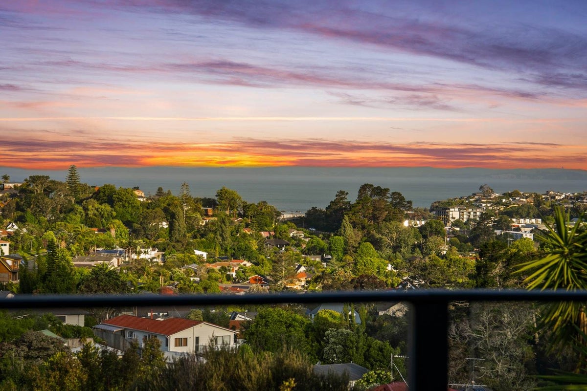 817C East Coast Road, Northcross, Auckland - Carousel 1