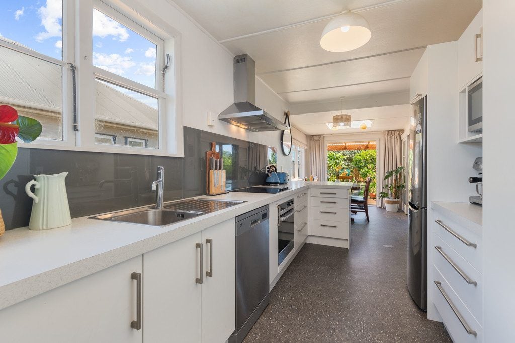 137 Rangiora Avenue, Roslyn, Palmerston North - Carousel 1