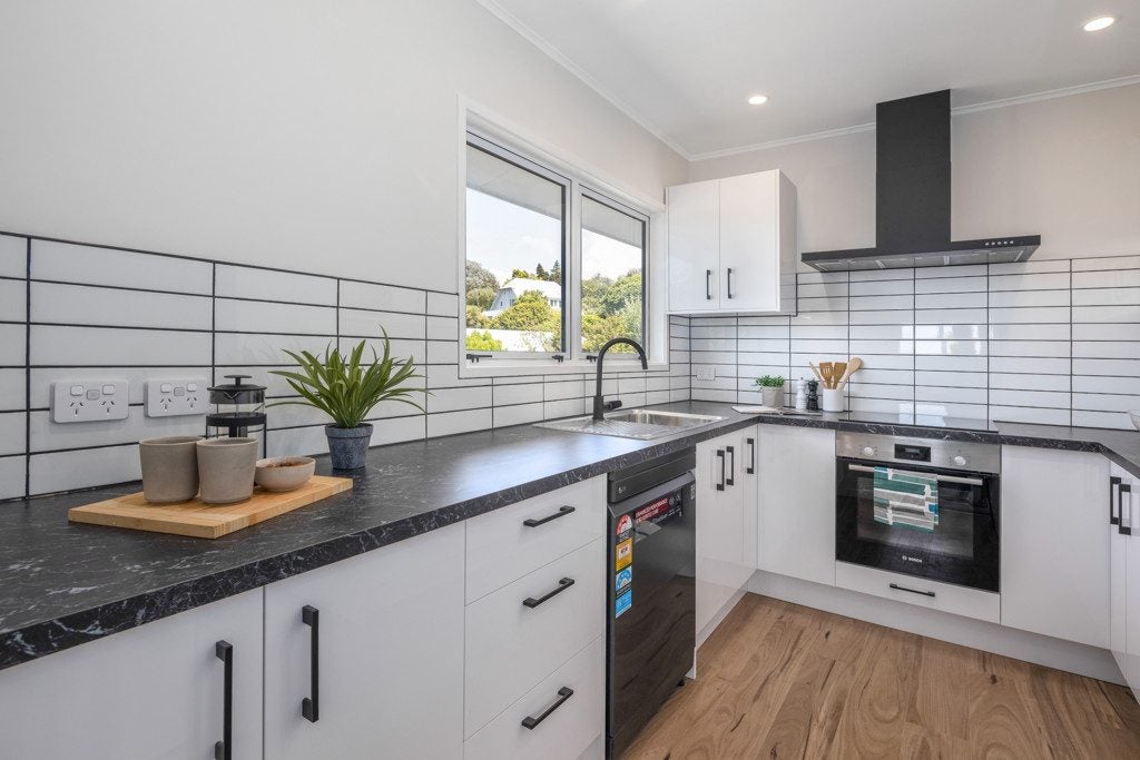 2/10 Box Hill, Khandallah, Wellington - Carousel 2