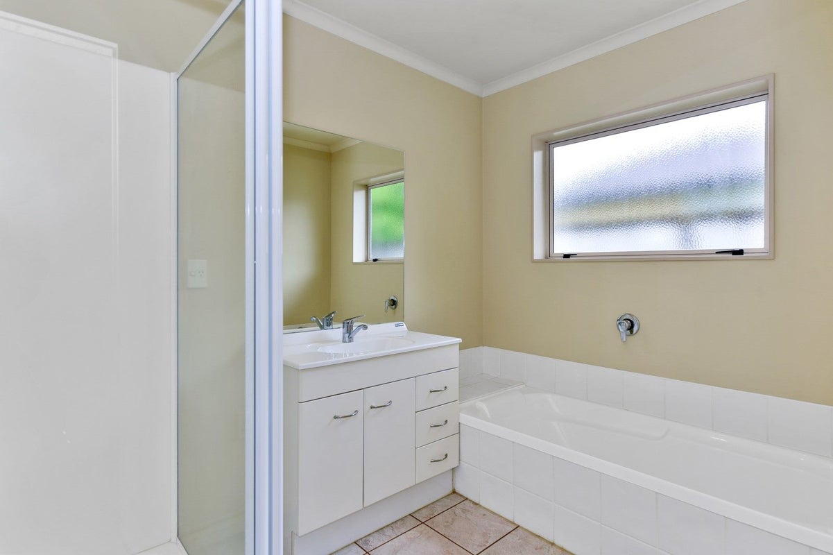 6 Taunton Court, Huntington, Hamilton - Carousel 13