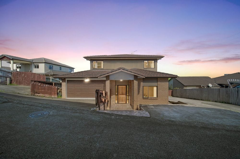 20 Fairchild Avenue, Goodwood Heights, Auckland - Carousel 1