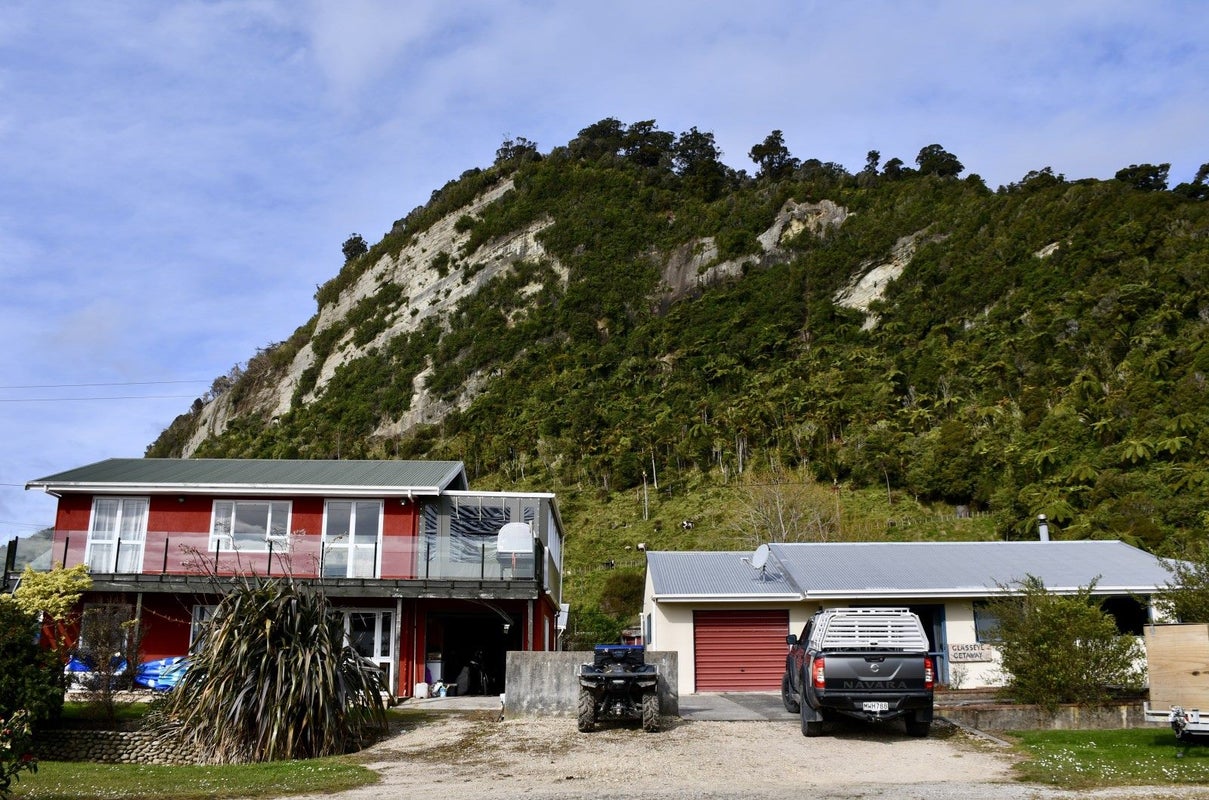 2 Horncastle Crescent, Little Wanganui, Karamea - Carousel 1
