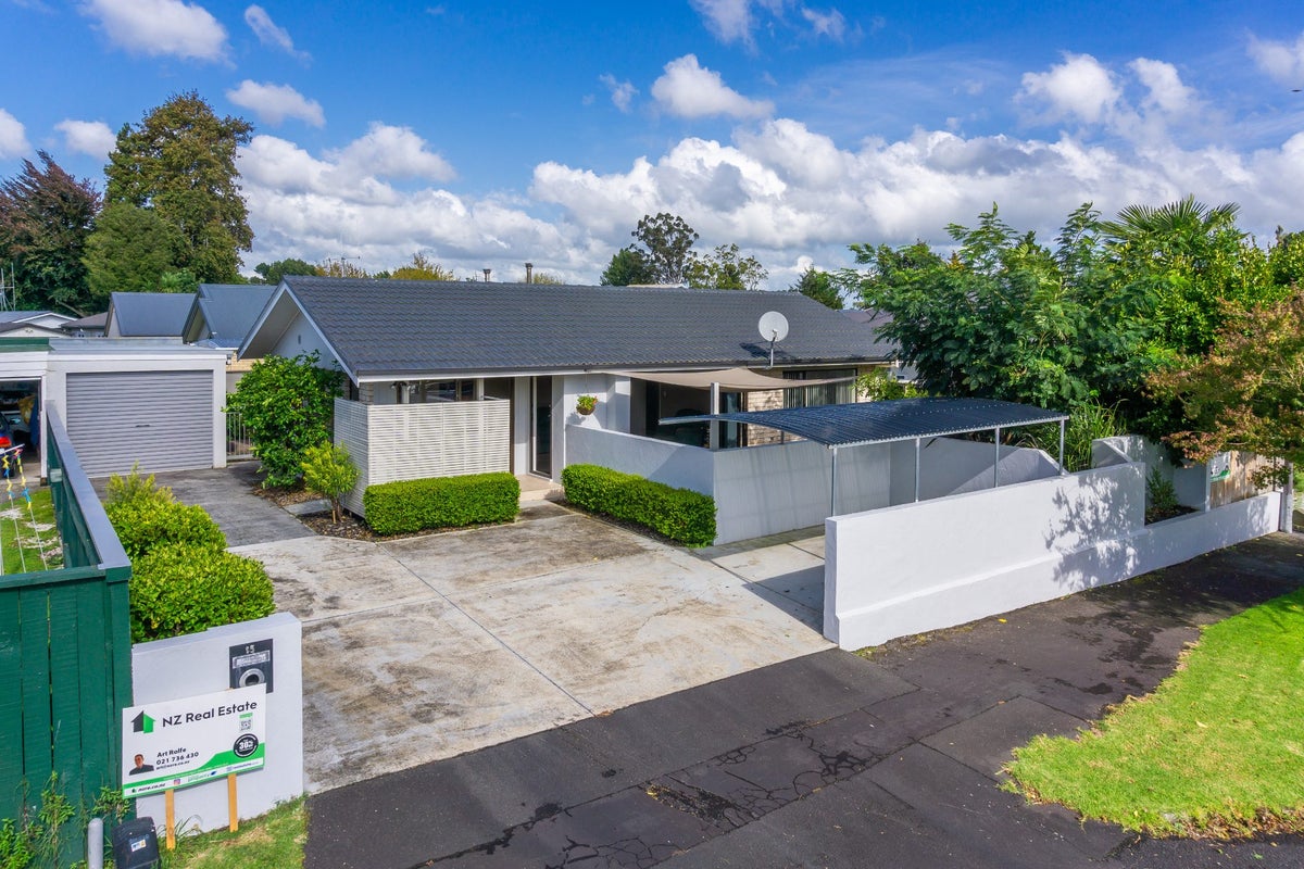 15 Miro Street, Maeroa, Hamilton - Carousel 1