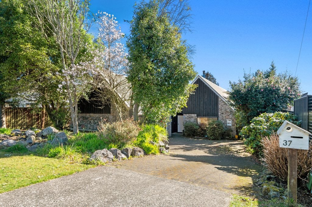 37 Utuhina Road, Springfield, Rotorua - Carousel 1