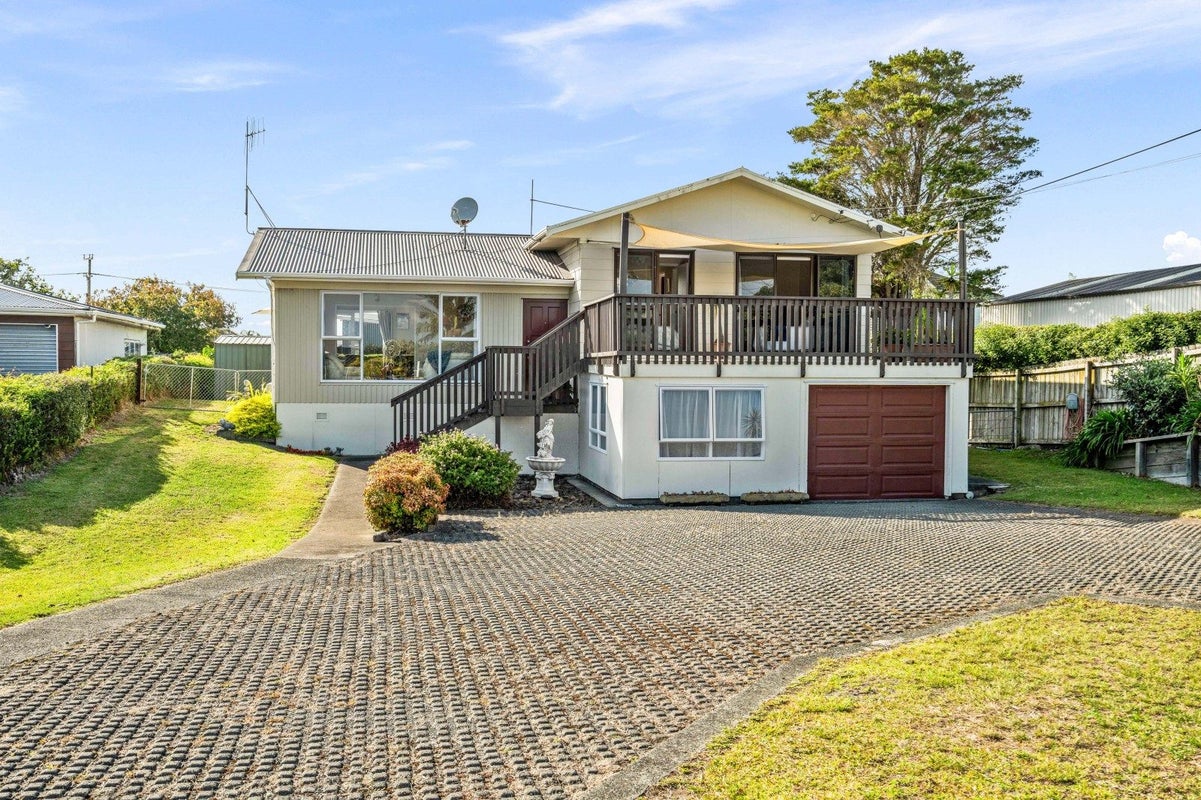 11 Karoro Road, One Tree Point - Carousel 2
