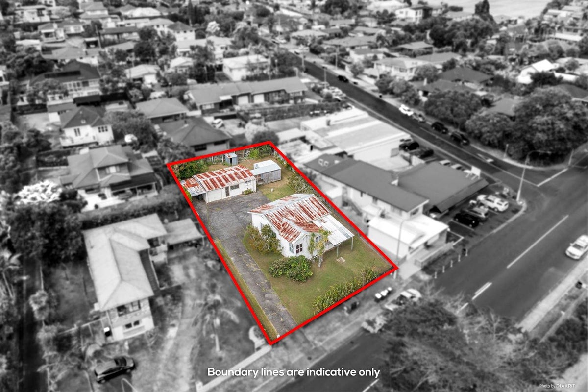14 Godley Road, Green Bay, Auckland - Carousel 1