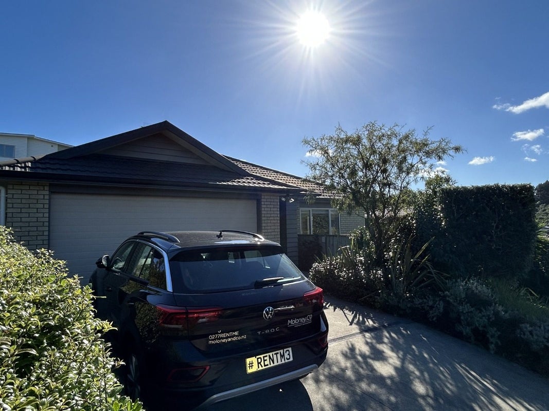 54 Te Puia Drive, Aotea, Porirua - Carousel 2