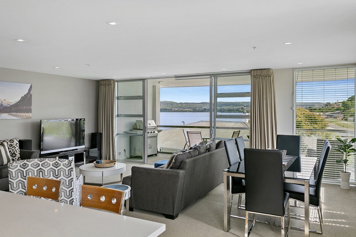 2 Lowell Place, Waipahihi, Taupo - Carousel 1