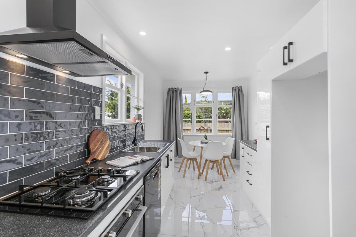 214 Cambridge Terrace, Naenae, Lower Hutt - Carousel 2