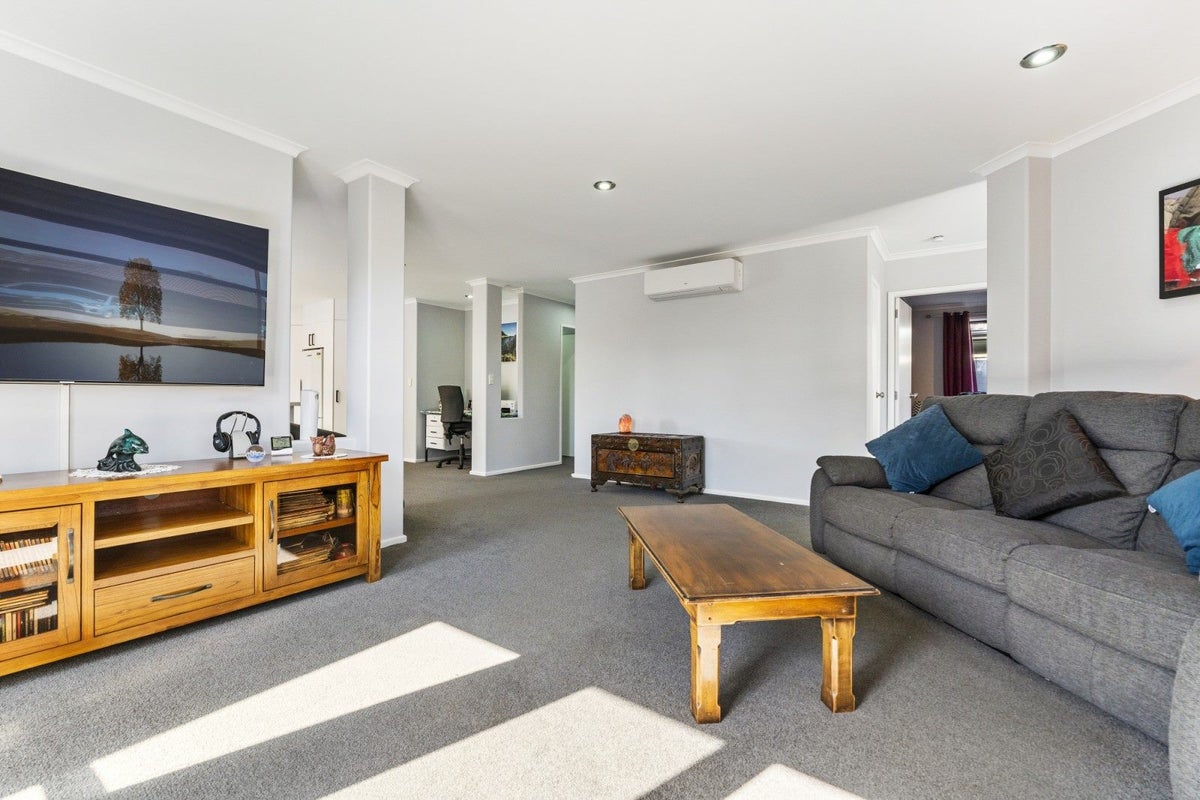 6 Carrington Drive, Papamoa Beach, Papamoa - Carousel 2