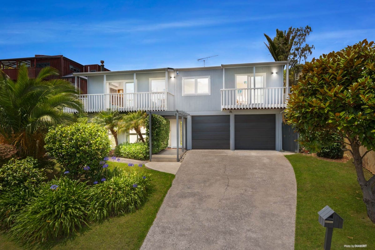 35 Lastel Place, Shelly Park, Auckland - Carousel 1
