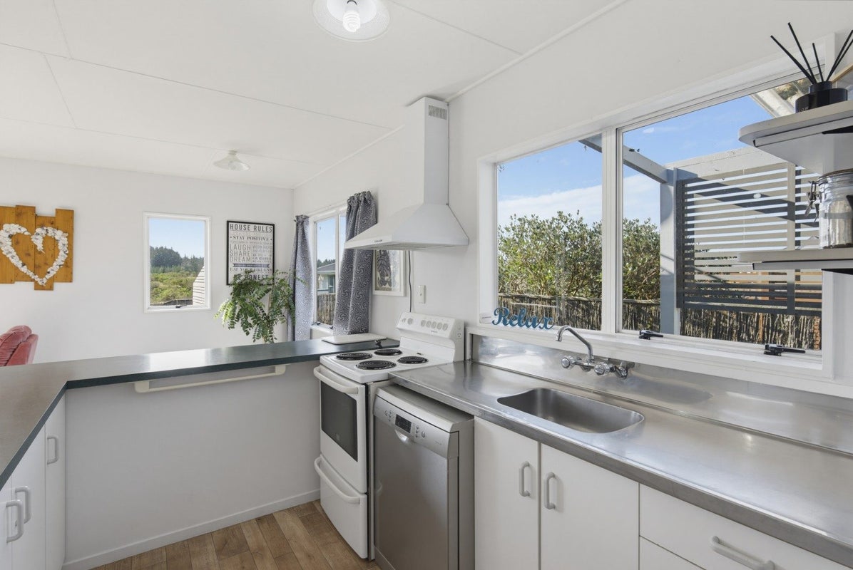 590 Waitarere Beach Road, Waitarere Beach, Levin - Carousel 2