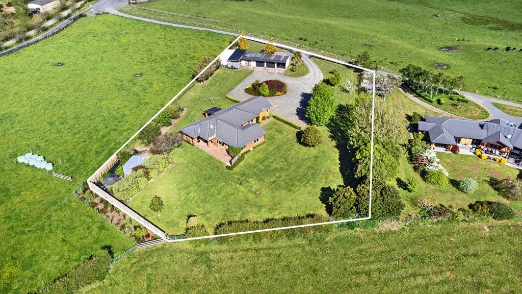 2/43 Mccandlish Road, Ngahinapouri, Hamilton - Carousel 27