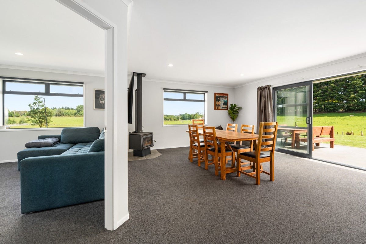 29 Vogel Street, Halcombe, Feilding - Carousel 2
