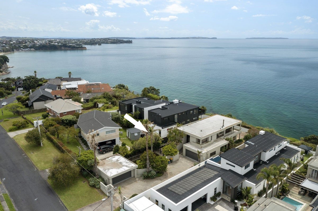 119 Churchill Road, Rothesay Bay, Auckland - Carousel 1