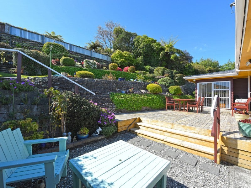 5 Dawn Grove, Brown Owl, Upper Hutt - Carousel 2