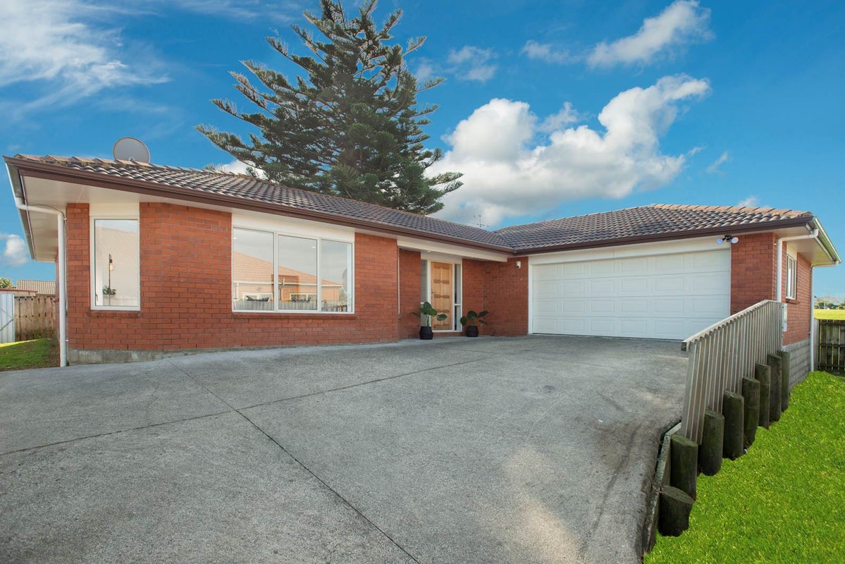 62 Glenveagh Park Drive, Weymouth, Auckland - Carousel 1