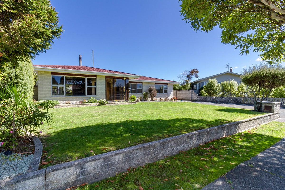 37 Fife Crescent, Tamatea, Napier - Carousel 1