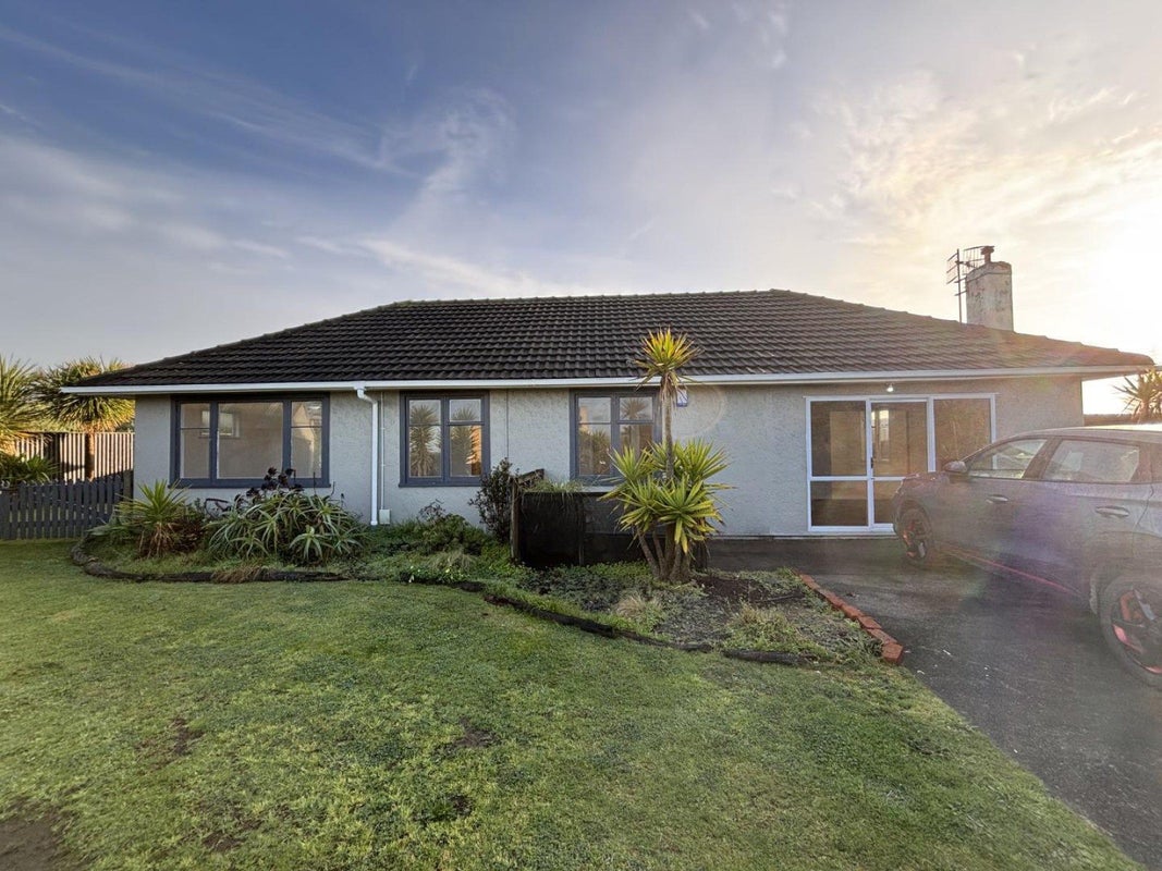 8 Kuaka Place, Castlecliff, Whanganui - Carousel 1