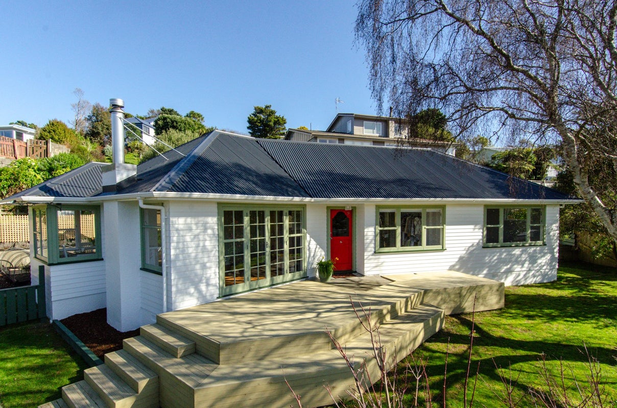 36 Redwood Avenue, Tawa, Wellington - Carousel 2