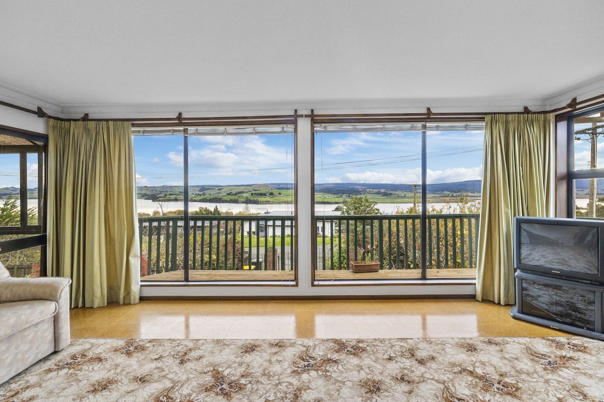 10 Gull Street, Waihola - Carousel 1