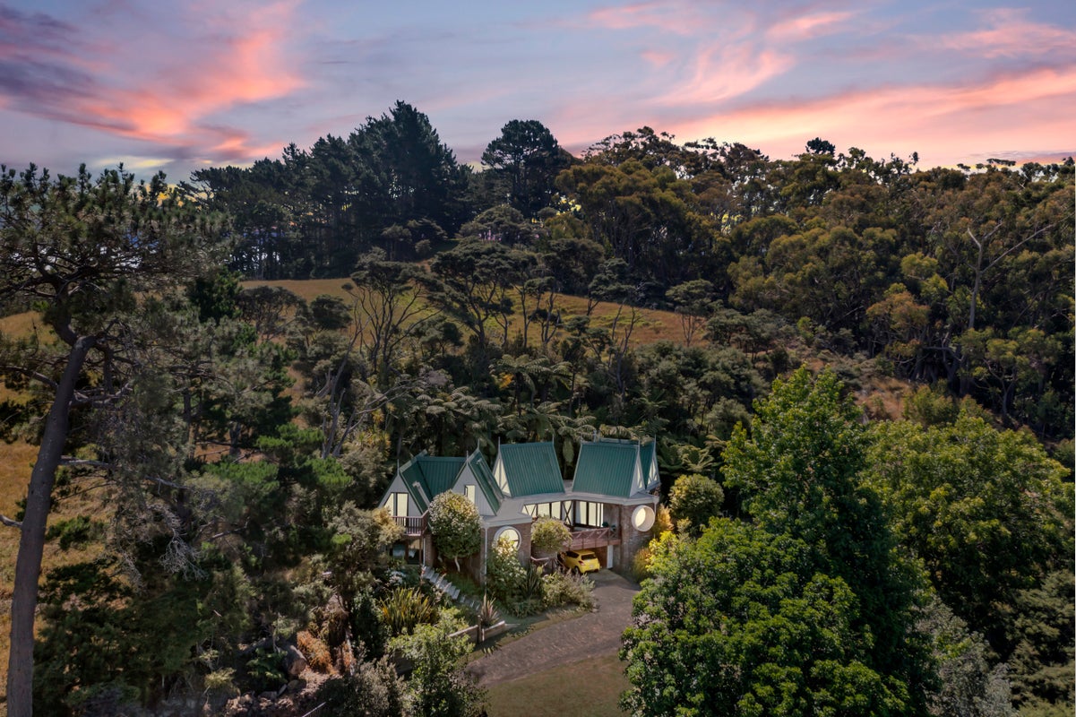 122 Waitakere Road, Henderson - Carousel 1