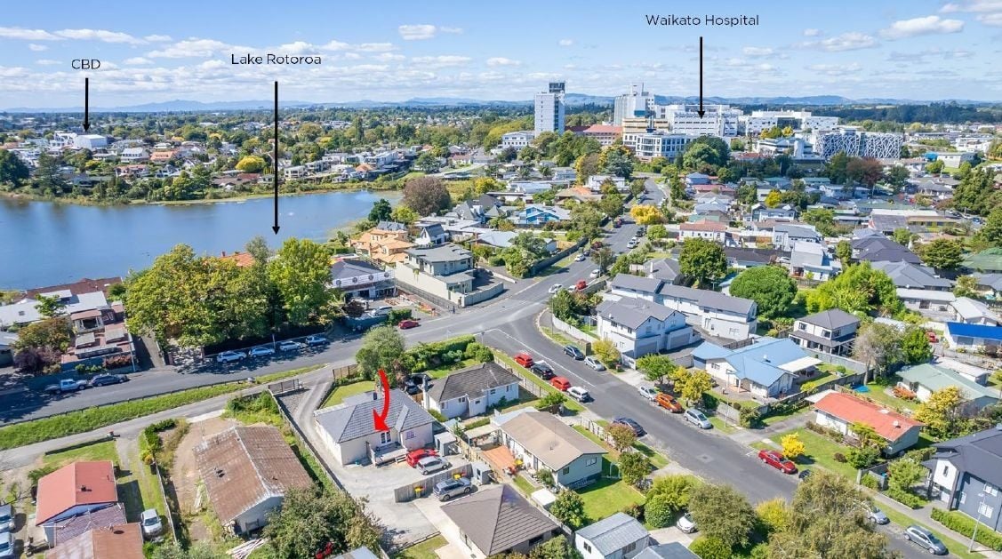 69 Lake Crescent, Hamilton Lake, Hamilton - Carousel 2