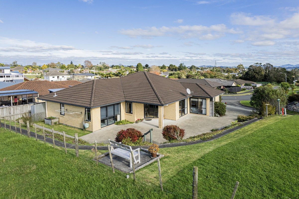 29 Roderick Place, Onerahi, Whangarei - Carousel 1