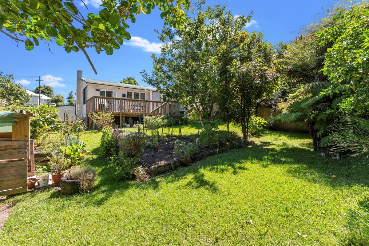 37 Holbrook Street, Blockhouse Bay, Auckland - Carousel 1