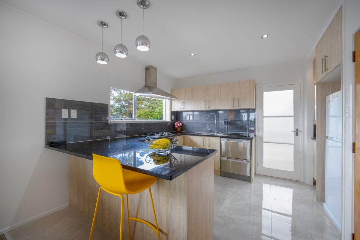 1/15 Parker Avenue, New Lynn, Auckland - Carousel 2