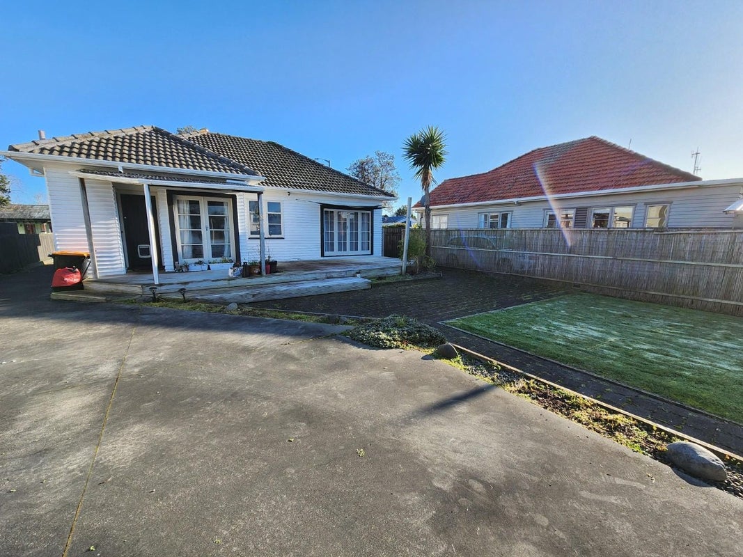 242 College Street, West End, Palmerston North - Carousel 2
