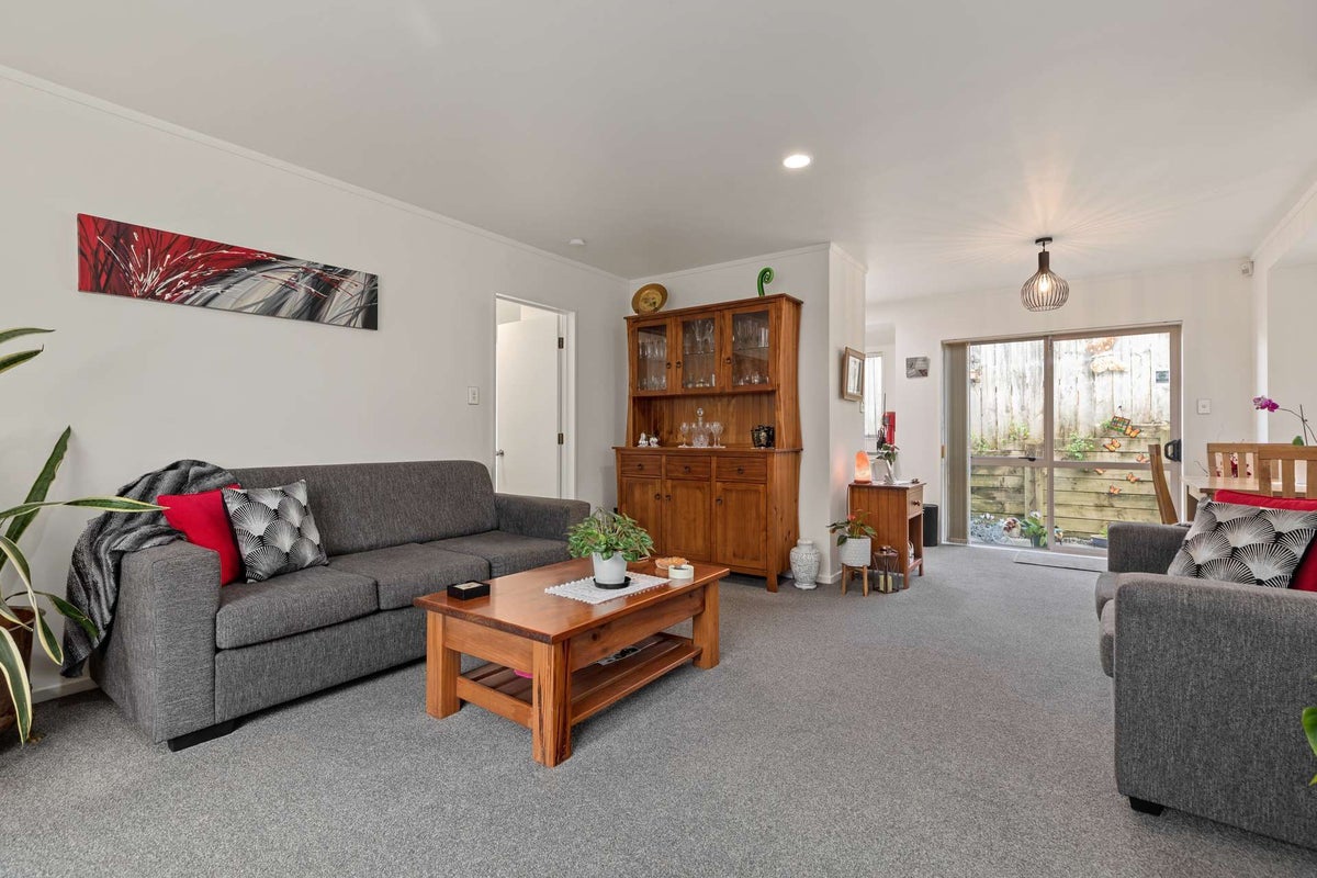 10/43 Fruitvale Road, New Lynn, Auckland - Carousel 1