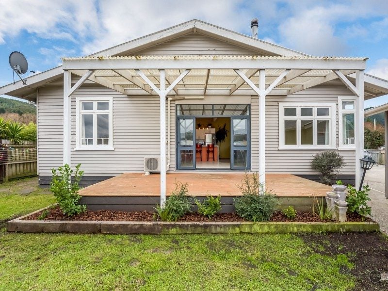 1/125 Upper Fitzherbert Road, Wainuiomata, Lower Hutt - Carousel 1