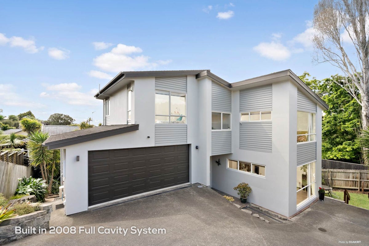 687A Beach Road, Rothesay Bay, Auckland - Carousel 1