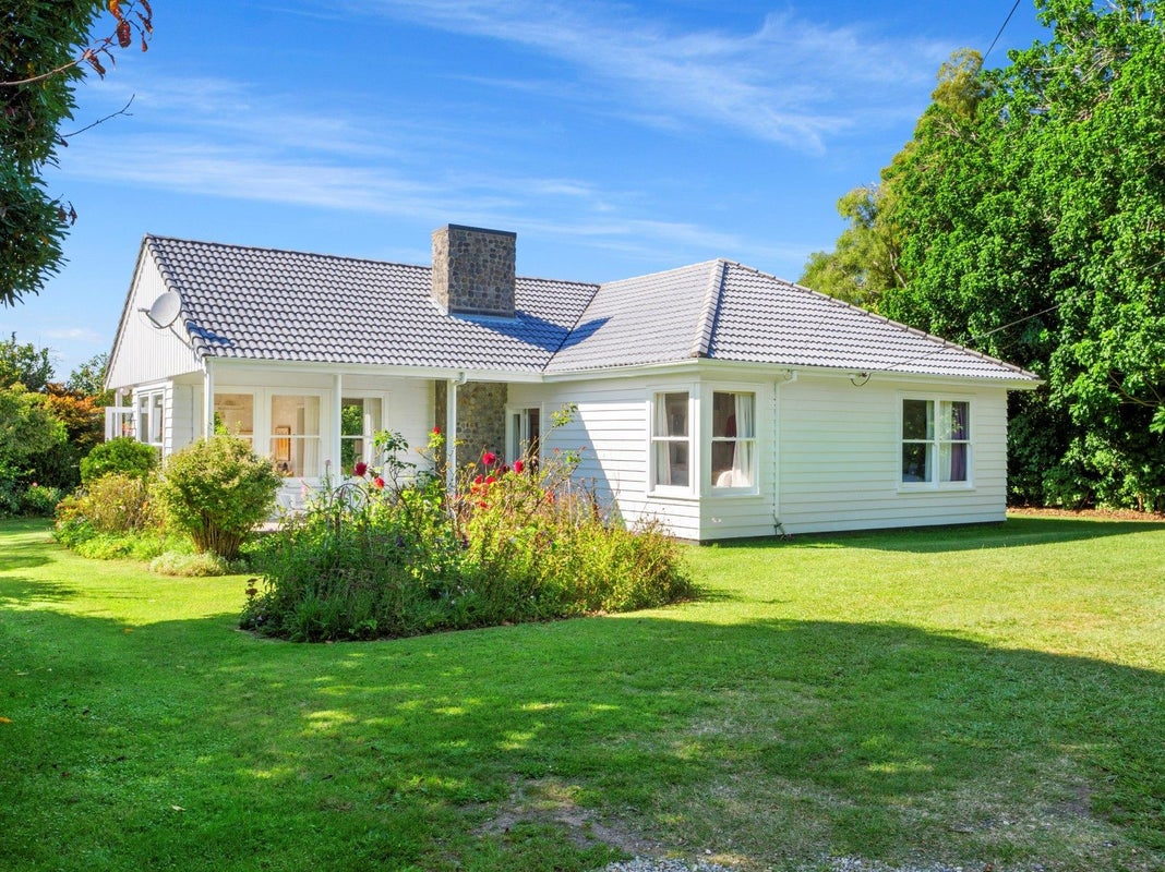 202 Tanners Point Road, Tanners Point, Katikati - Carousel 2