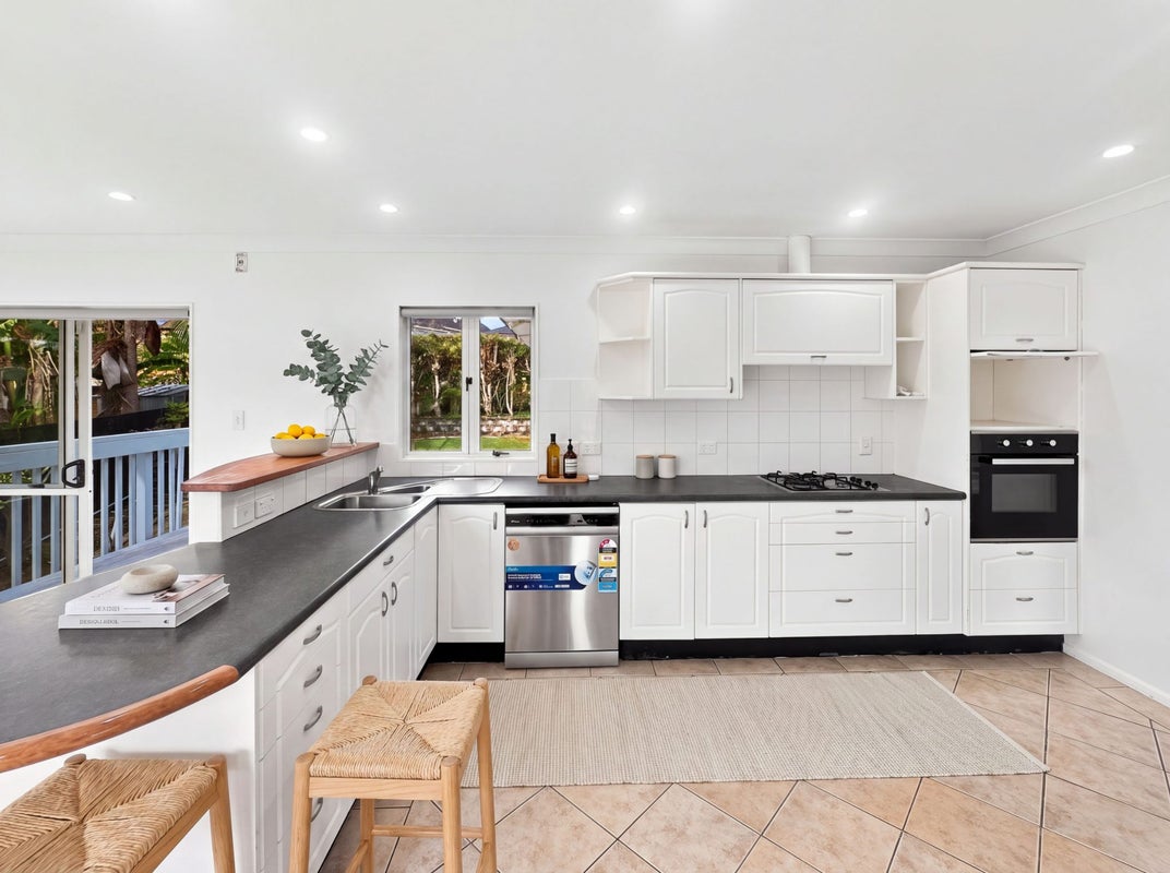 22 De Havilland Drive, Goodwood Heights, Auckland - Carousel 2
